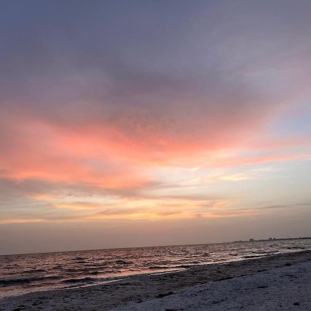 Always Summer On A White Sandy Beach Aparthotel Fort Myers Beach Exteriör bild