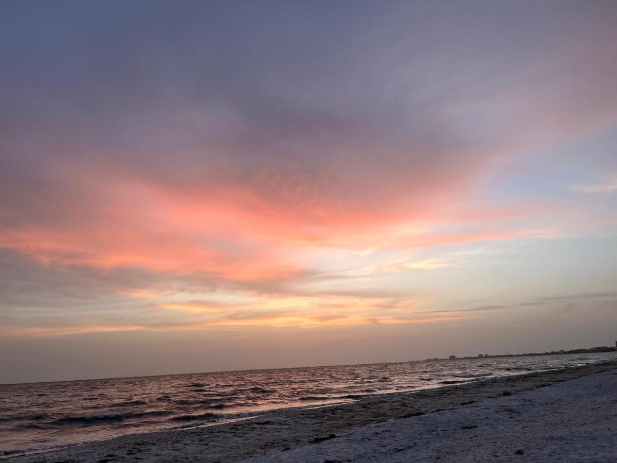 Always Summer On A White Sandy Beach Aparthotel Fort Myers Beach Exteriör bild