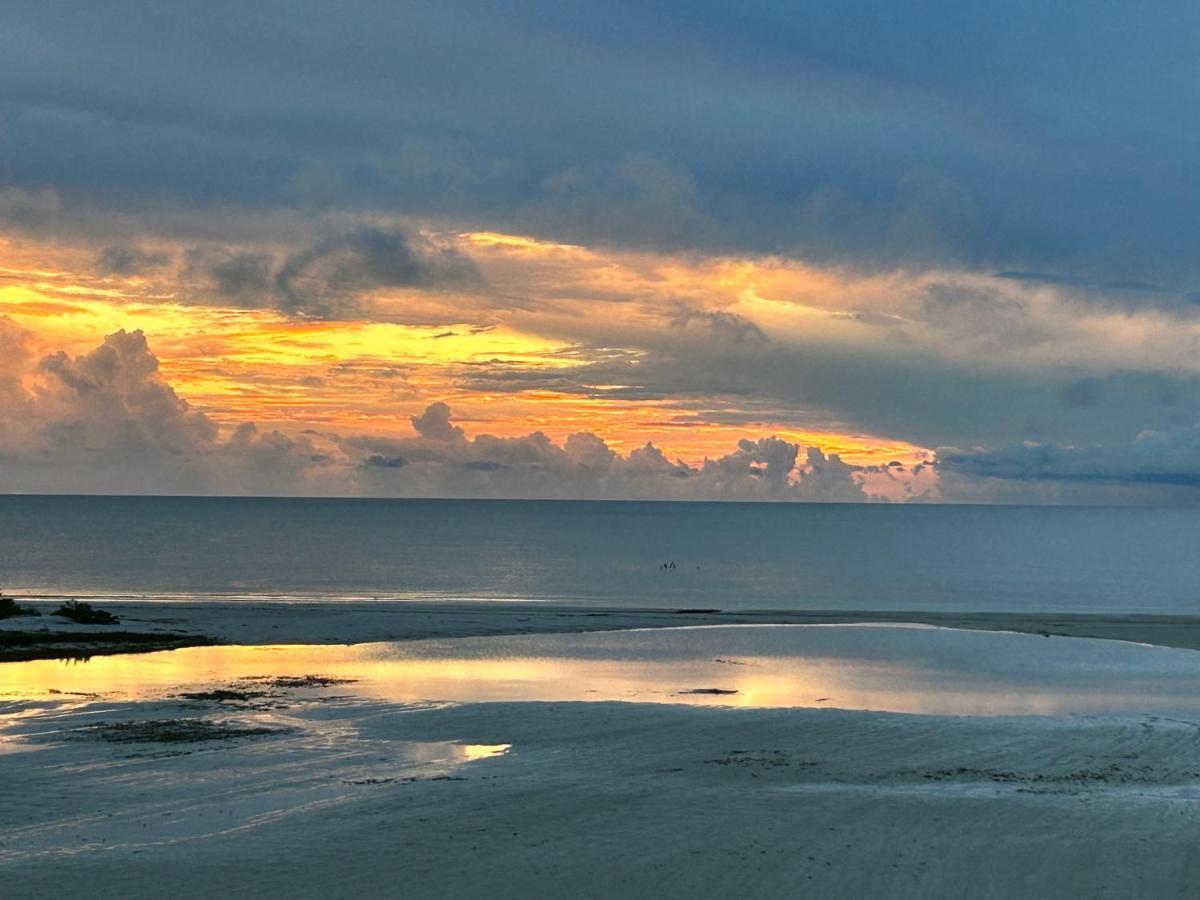 Always Summer On A White Sandy Beach Aparthotel Fort Myers Beach Exteriör bild